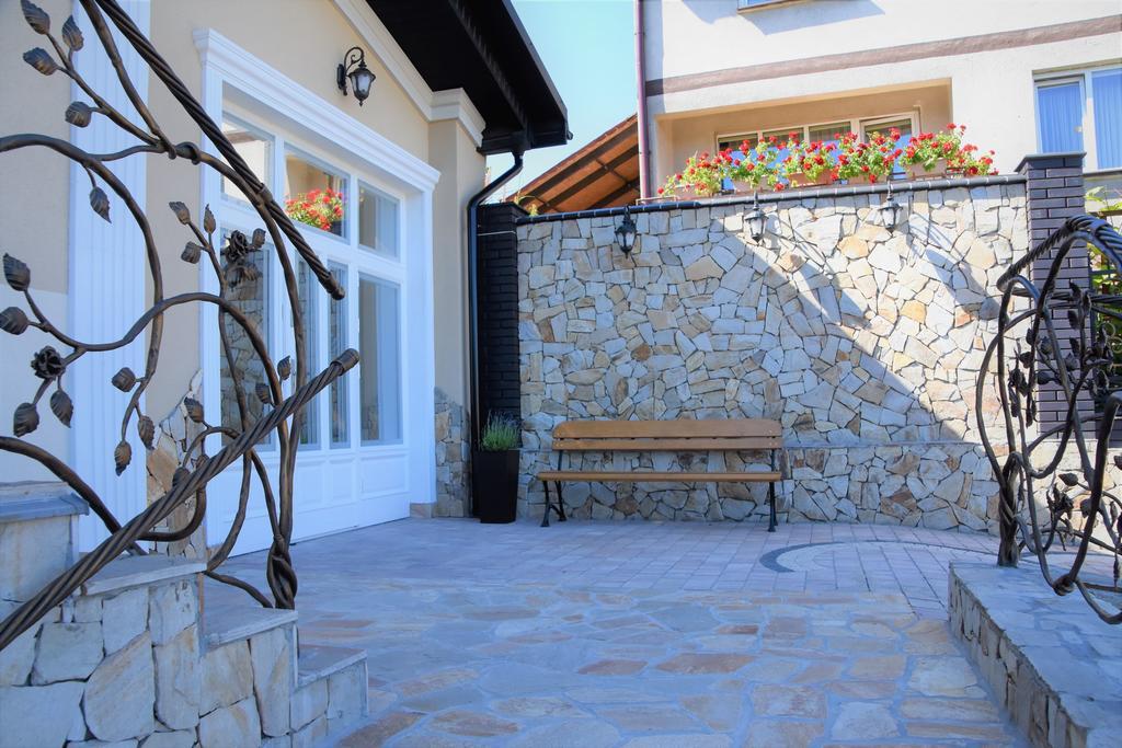 Willa Rozana - Apartamenty I Pokoje Goscinne Сандомир Экстерьер фото